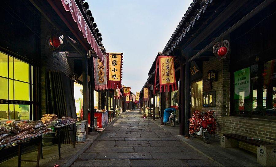 快讯：港股三大指数低开低走 科网股、汽车股、内险股齐挫